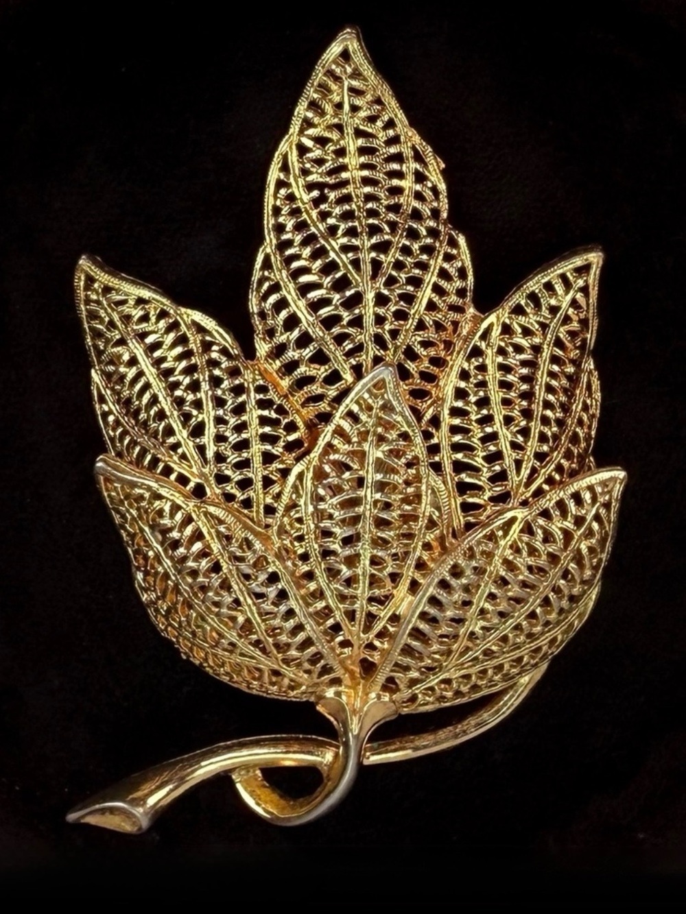 Vintage Goldtone Filigree Leaf Brooch Openwork Botanical Pin